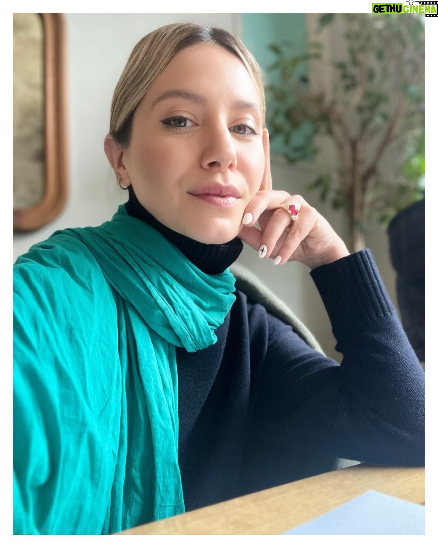 Magalie Lépine-Blondeau - 3.5K Likes - Kind of blue 💙🩵