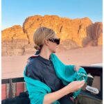 Magalie Lépine-Blondeau Instagram - La Jordanie. De la mer rouge au point le plus bas sur terre, sa mer morte et sa vue sur Israël et la Palestine, une nuit sur la lune, des centaines de km dans le désert, des canyons et des grottes, une des merveilles du monde, et assez de temps à Amman pour qu’elle révèle ses trésors cachés au-delà de ses ruines romaines. Partout des gens sympas, des invitations à boire le thé et de la limonade à la menthe à volonté. Quelle belle et grande affaire.