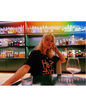 Magalie Lépine-Blondeau Instagram - La Jordanie. De la mer rouge au point le plus bas sur terre, sa mer morte et sa vue sur Israël et la Palestine, une nuit sur la lune, des centaines de km dans le désert, des canyons et des grottes, une des merveilles du monde, et assez de temps à Amman pour qu’elle révèle ses trésors cachés au-delà de ses ruines romaines. Partout des gens sympas, des invitations à boire le thé et de la limonade à la menthe à volonté. Quelle belle et grande affaire.