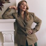 Magalie Lépine-Blondeau Instagram - La belle équipe Grâce à @boucherguillaume Pour @flanellemagazine Stylisme @lathe Mua @mayillah_ Assist @mathilde_gardonio Prod @katecanapi Merci @itsholyboy pour l’accueil
