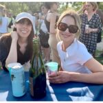 Magalie Lépine-Blondeau Instagram - Cette semaine s’est conclu le tournage de la dernière saison de sans rendez-vous. Marie-Andrée, merci d’avoir écrit Sarah, ses nombreux défauts et malheurs, mais aussi son empathie et ses justes conseils; tu m’as donné tant à jouer. Merci pour la truculence de tes mots et la beauté de ton cerveau et de façon plus importante encore, pour notre amitié. Je voudrais souvent vivre dans un monde écrit par toi. Il serait plus juste et plus drôle, il y aurait une place lumineuse pour chacun. Quelle chance d’avoir joué aux côtés d’acteurs dont le talent n’a d’égal que la gentillesse. Mes amis précieux, mes camarades d’amour, vous allez me manquer. Il nous faudra reprendre rendez-vous…. Merci Fabienne pour la confiance renouvelée. SRV m’a été salvatrice à tellement d’égards. Merci Patrice pour avoir maintenu le cap dans la joie malgré les (nombreux) défis à relever. « We’ve gots whats we’ves gaves » 😂 Merci à cette équipe de prestidigitateurs qui crée, éclaire, tire le point, maquille, coiffe, et accomplit des petits miracles au quotidien. Sans rv est une ode à toutes les amours. Elle traite avec humour et tendresse de nos travers, nos préjugés, nos biais, nos obsessions, de nos perversions et de la détresse lié.e.s à la sexualité et au relationnel. Elle parle aussi de famille. Celles souvent dysfonctionnelles et celles que l’on se crée, par amitié. Mon souhait est maintenant que l’on réserve à ceux.celles.ceuxes que l’on marginalise et stigmatise l’accueil qu’ont reçu les personnages de la série. La 3e et dernière saison sort à l’automne, en attendant, les deux premières sont toujours dispos sur @icitoutv 🏳️‍🌈🏳️‍⚧️👩🏾‍⚕️👨🏼‍🎤👩🏼‍🏫👩🏻‍🦽⚧️🚀