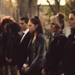 Magalie Lépine-Blondeau Instagram - Chantal 🐆. En 2017 Michel-Marc Bouchard nous faisait parvenir la première version de La Nuit où Laurier Gaudreault s’est réveillé. Aujourd’hui, la série du même nom est enfin disponible sur @clubillico & @canalplus Xavier, comment te dire merci. Il n’y a pas un plan qui ne traduise l’amour que tu portes à ton métier que tu maîtrises plus que jamais, pas un plan qui ne sollicite le déploiement gargantuesque de talent et de savoir-faire devant comme derrière la caméra pour donner vie à ces deux familles que rien, en apparence, ne destinait au malheur. Lorsque naît en nous naïvement le désir puissant d’exercer ce métier, c’est sans en comprendre les rouages complexes et fragiles qui permettent la naissance d’une œuvre assez significative pour vivre bien après nous; c’est bercé par l’ignorance feutrée qu’une telle œuvre ne se présentera possiblement jamais à nous. C’est donc le cœur gonflé d’une immense reconnaissance que je mesure ma chance. Xavier, tu as réuni autour de cette nuit où Laurier Gaudreault s’est réveillé plus de virtuosité que je n’en aie jamais côtoyée. Ton exigence n’a d’égal que la fierté que nous éprouvons tous, je crois, de prendre part à cette œuvre si dense où la tendresse et les liens humains tentent tant bien que mal de survivre au mensonge, à la trahison, à l’auto destruction, à l’intolérance et à la violence. Nancy, merci de croire au grandiose et à la démesure. André tu es un maître. Julie Éric Patrick Anne Xavier Julianne Jasmine Pierre-Gabriel Elijah Rosalie, vous avez toute mon admiration et ma tendresse. Laurier accompagne certains d’entre nous depuis plus de 5 ans. Il ne nous appartient désormais plus. J’espère qu’il connaîtra avec vous une belle vie. Photos @fredgervaisd P.s. Pis aussi Hans Zimmer m’a entendu chanter « Regarde-moi » 😂