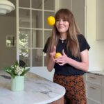 Magdalena Lamparska Instagram - Jutro ważny dzień 💫 Cały przepis na vlogu. Link w Bio 🍋 #urodziny #babkawformie #tortlimone