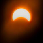 Magdalena Lamparska Instagram - Ostatni dzień pobytu i poranny spektakl na niebie🌞 Dużo podczas tego pobytu działo się właśnie na kalifornijskim niebie...wschody i zachody słońca, start rakiety i częściowe zaćmienie. Dużo wrażeń dla Młodych podróżników😍 i dla nas rodziców😁 Wypoczęci, zrelaksowani z masą pozytywnej energii wracamy do pracy💥 #ZaćmienieSłońca #LosAngeles #HavingFam #RodzinnePodróże #WDrodze