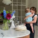 Magdalena Lamparska Instagram – Wczoraj był najwspanialszy dzień mamy! Świętowaliśmy pełną parą a dziś, zostawiam Wam nasz ulubiony przepis.
Beza z Truskawkami.
Mam nadzieje, że przypadnie Wam do gusty, szczególnie tym najmłodszym.
Beza:
6 jajek – w temperaturze pokojowej
1,5 szklanki drobnego cukru
Szczypta soli
Łyżka octu jabłkowego
Krem:
2 śmietany 30% (koniecznie z lodówki)
1 mascarpone (z lodówki)
3-5 łyżek cukru pudru
1/2 łyżeczki prawdziwej wanilii/ ekologicznego cukru waniliowego
Białka oddzielamy od żółtek. Trochę miksujemy ze szczyptą soli i zaczynamy po łyżce dodawać cukier. Nastawcie stoper na 10 min. Po tym czasie beza będzie ubita w ostaniej minucie dodajcie łyżkę octu. Test nad głową – obowiązkowo!
Na blaszkę i papier do pieczenia wykładamy ubite białka w formie koszyczka.
Do nagrzanego piekarnika na 150 stopni wkładamy beze. Po 5 minutach zmniejszamy piekarnik do 130 stopni i pieczemy 90 min. (Termoobieg) Beze studzimy chwile w piekarniku, uchylamy drzwi i wyjmujemy. Lepiej upiec ją dzień wcześniej.
Miksujemy śmietanę z cukrem, kiedy będzie ubita dodajemy mascarpone i wanilię. Krem wykładamy na beze i dekorujemy truskawkami.
Enjoy! Dzieciakom będzie smakować 🍓 Imieniny Magdaleny już dziś i w środę ⭐️
#bezunia #dzieńmamy #przysmaki #dzieciństwo #macierzyństwo #dom #imieniny #babkawformie