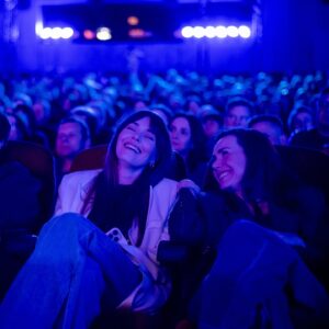 Magdalena Lamparska Instagram - To był taki wyjątkowy czas na @mastercardoffcamerafestival 💫

Filmy, spotkania, rozmowy i dużo śmiechu z moją @olgaboladz_official 😂

Teraz quiz: Co śmiesznego powiedziała mi Olga? @olgaboladz_official 

Zapraszamy Was z Olgą dziś i jutro na Nienasyconych do @garnizonsztuki_teatr 

#festiwal #przyjaźń #film