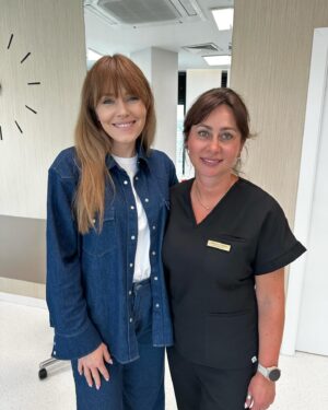 Magdalena Lamparska Instagram - Hollywoodzki uśmiech tylko w @baltic_ortho_clinic ⭐️

To była najlepsza decyzja, żeby w dorosłym życiu skorzystać z niewidocznej opcji leczenia ortodontycznego metodą Invisalign. Podziękowania dla całego zespołu i doktor Kariny Pyc - Choduń. 

#hollywoodsmile #ortodonta #invisalign #współpracareklamowa