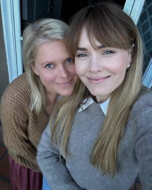 Magdalena Lamparska Instagram - I’m lucky to have such amazing friends. I miss you so much in Europe. But this year, as we celebrate our 10th anniversary, I am so grateful that the distance between us - 6,000 miles - doesn’t matter.

See you soon @domposseren @chelsey_cole ❤️

#friendsreunion