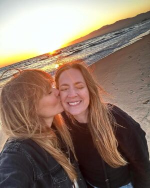 Magdalena Lamparska Instagram - I’m lucky to have such amazing friends. I miss you so much in Europe. But this year, as we celebrate our 10th anniversary, I am so grateful that the distance between us - 6,000 miles - doesn’t matter.

See you soon @domposseren @chelsey_cole ❤️

#friendsreunion