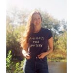 Maggie Geha Instagram – #AnimalsNeedLawyers and when you shop @advancinglawforanimals fundraiser tees you help provide impact litigation for animals! I’m wearing the navy crop and it is super soft and cute and fits really well! Link in bio or go to advancinglawforanimals.org/shop 
🎞: @jared.clements