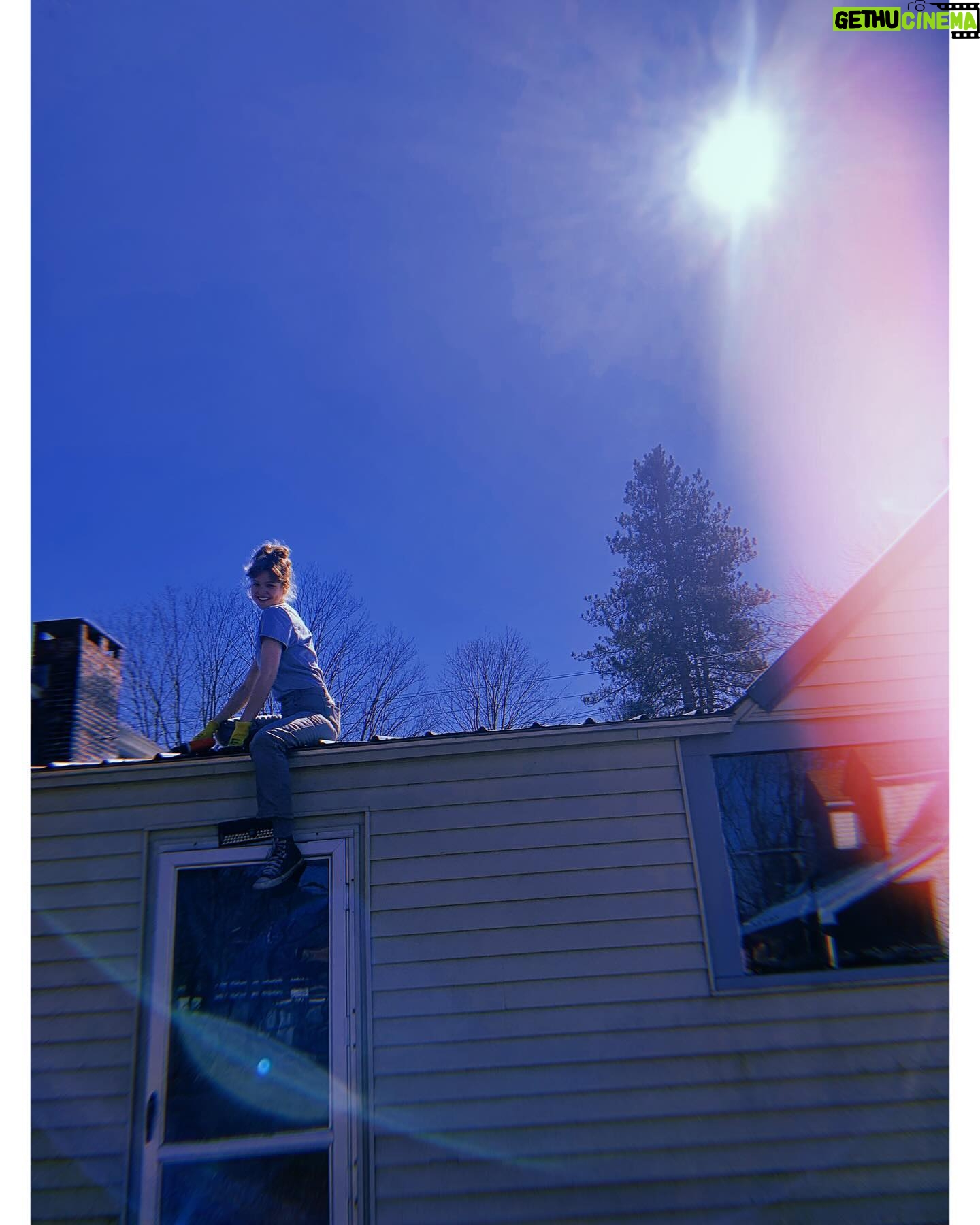 Maggie Geha Instagram - Roof werk, a higher calling 🔩☀️🌈