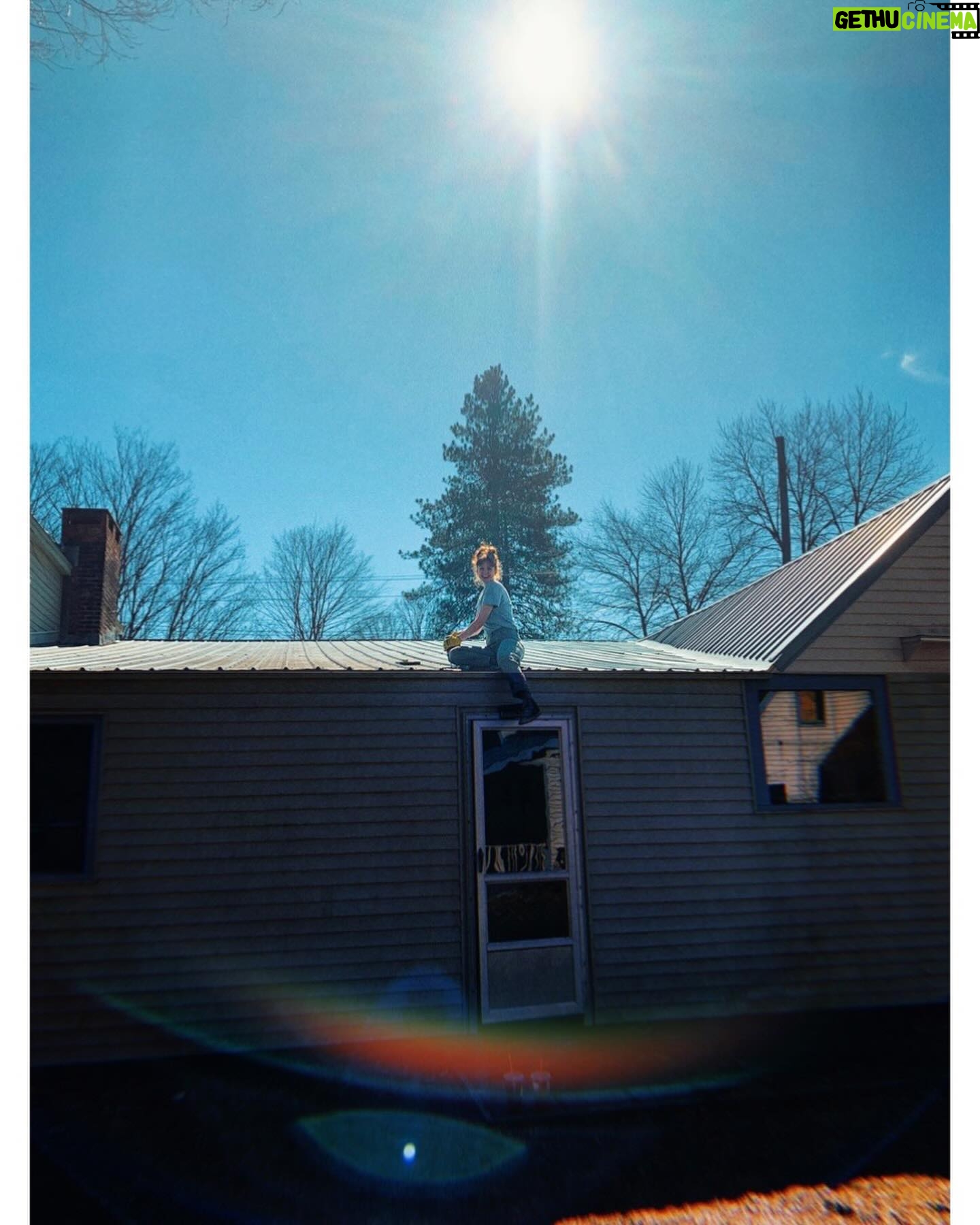 Maggie Geha Instagram - Roof werk, a higher calling 🔩☀️🌈