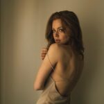 Maggie Geha Instagram - Beige, but not sad beige 🤎✨ 📷 @retosterchi 👗 @reginadoland