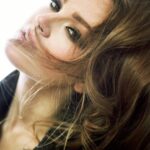 Maggie Geha Instagram - 🌬🤍 🎞: @jamiebeck.co with @kevinburg 💄: @ashleeglazer 💆‍♀️: @justinwoods_ 👗: @tracifranklin11