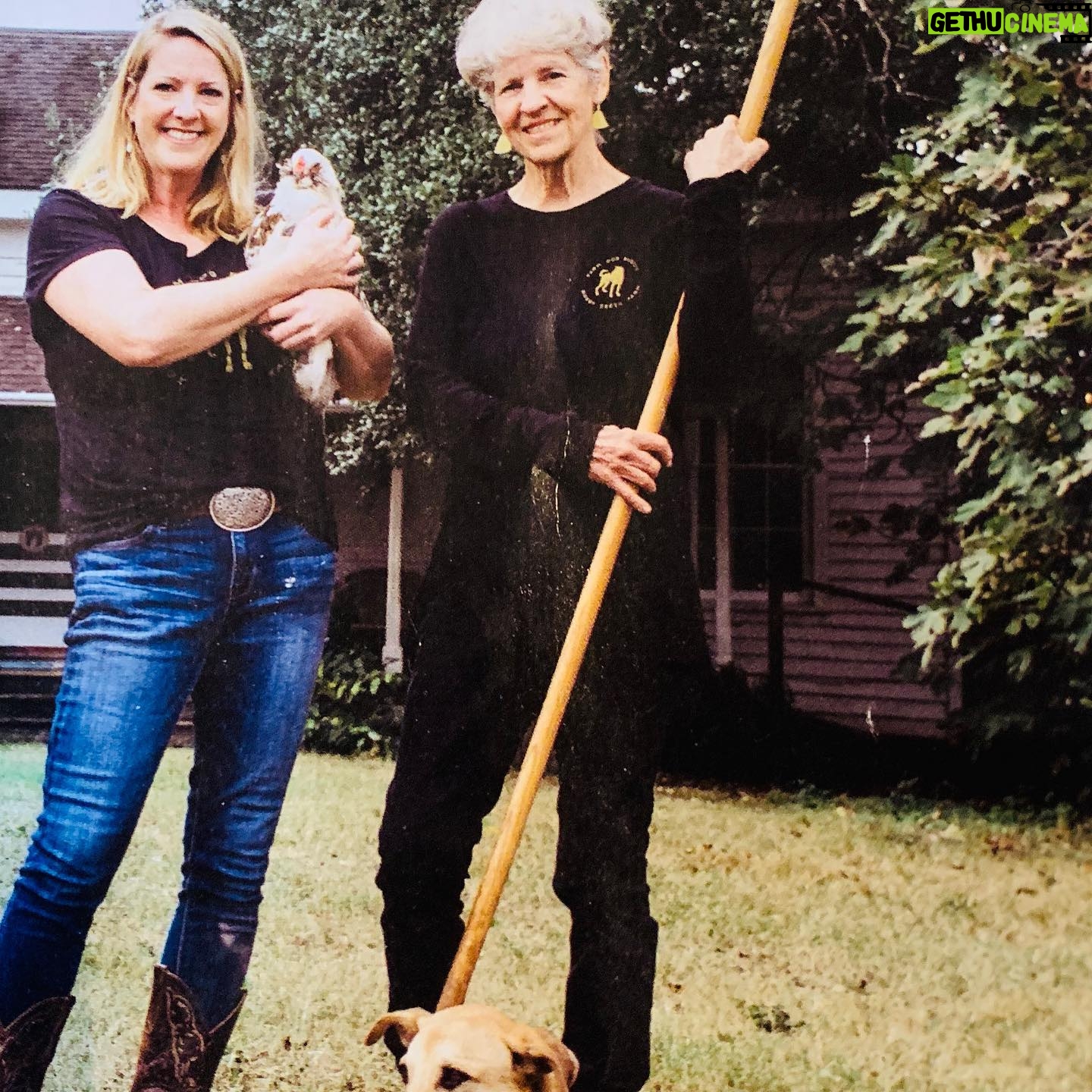 Maggie Grace Instagram - A warm thank you to Miss Carol Anne & @boggycreekfarmstand for sharing their special urban farm with us, it was heaven; Farmstays include a free dog named Buddy! ;) π₯¬π₯π₯π©πΌβπΎππ #texasfarmsandranches #urbanfarms #sustainableagriculture