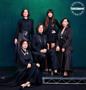 Maggie Gyllenhaal Instagram - THANK YOU @entertainmentweekly “We look like a mafia coven” -@dakotajohnson @thelostdaughterfilm @netflixfilm @netflix #oliviacolman #jessiebuckley @happydaggy