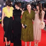 Maggie Gyllenhaal Instagram - In-formation last night at the @londonfilmfestival with our film @thelostdaughterfilm #oliviacoleman #jessebuckley #dakotajohnson