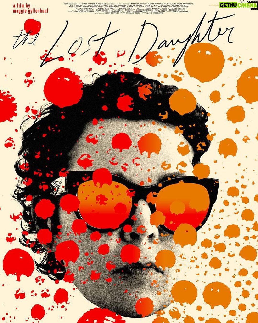Maggie Gyllenhaal Instagram - 💥Starting the week off with an exclusive first look at our custom Mondo Poster for #TheLostDaughter. Watch on Netflix this New Year’s Eve 💥
Stay tuned for more release details about the poster from @mondonews in January!
Artwork by🖌: @adammmmaida