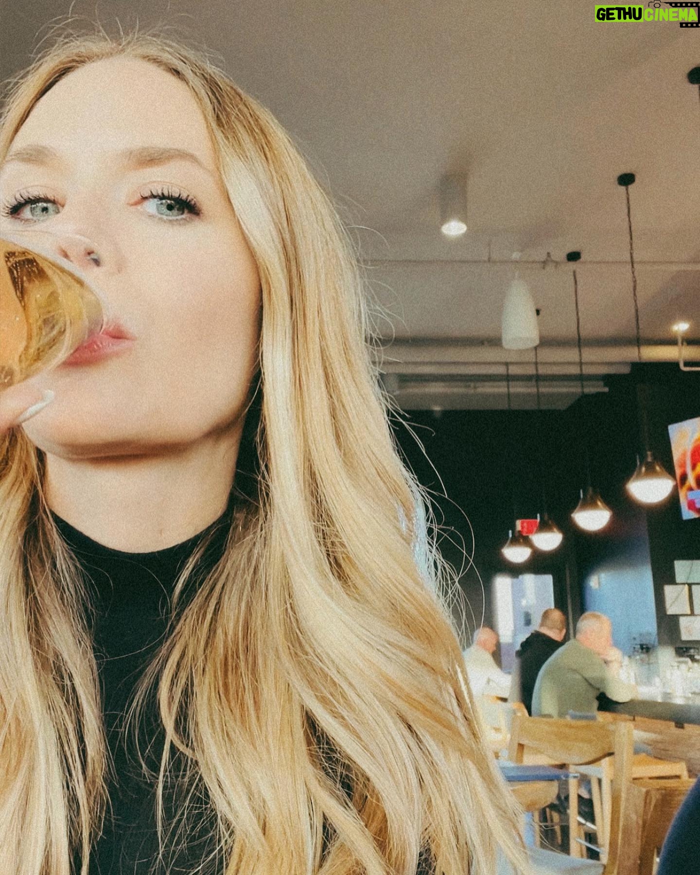 Maggie Lawson Instagram - Thank you for a beautiful stay @armoryhotel - Can’t wait to get back. 💖