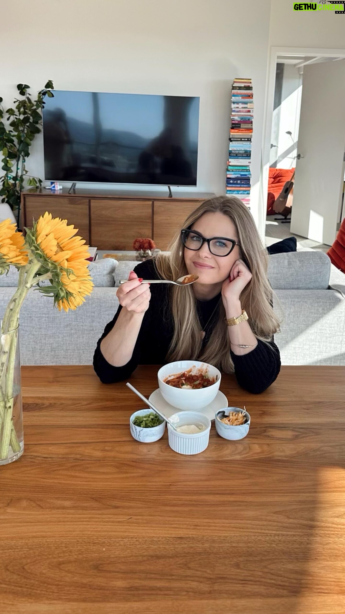 Maggie Lawson Instagram - When it’s chilly outside, we make chili inside 🌶️✨ A few years ago, my mom made me a scrapbook of all our favorite family recipes. Below, are the directions for my grandpa’s famous turkey chili. I hope you enjoy it as much as I do ❤️ ✨INGREDIENTS: Olive Oil Tomato Puree Tomato Paste Salt 1lb Ground Turkey 1 White Onion 3 cloves of Garlic 1 can crushed tomatoes 1 can Rotel 2 cans of beans (dealer’s choice) ✨GRANDPA’S CHILI POWDER: 1 tsp cinnamon 4 tsp coriander 1/2 tsp ground cloves 1 tsp chipotle powder 4 tbsp cumin 1 tsp chili powder 1/4 tsp all spice 4 tsp cocoa 1/2 tsp cayenne 2 1/2 tsp oregano ✨DIRECTIONS -Oil and salt a frying pan on medium heat. -Dice white onion and add to pan. -Let the onions brown before adding your turkey and garlic. -Once the meat has browned, add into a large pot with crushed tomatoes, tomato puree, tomato paste, 1 cup water, 1/4 cup olive oil, a can of Rotel, and 2 cans of your favorite beans (mine are kidney and pinto) -Season with Grandpa’s Chili Seasoning and stir together -Let mixture simmer on low heat, stirring occasionally ✨the longer it simmers, the better it tastes✨ -Serve with your favorite garnishes and enjoy! . . . ☝🏼Tap the link in my bio to check out my favorite cookware