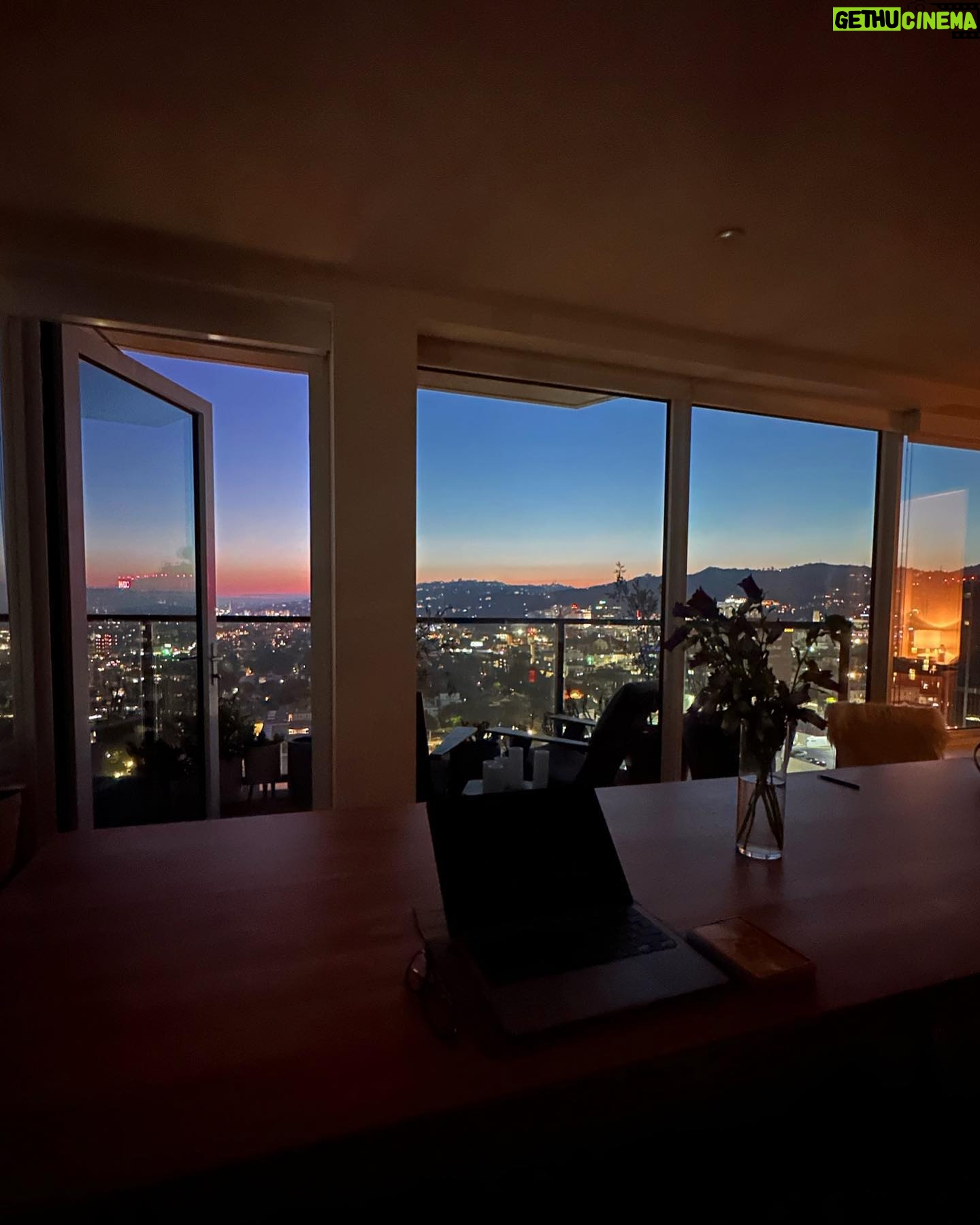 Maggie Lawson - 15.5K Likes - Sometimes #traveltuesday can be moving to a different apartment… in your same building🤪