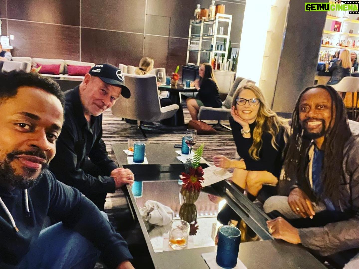 Maggie Lawson - 16.3K Likes - What Dulé said ❤️🍍❤️ #Repost @dulehill
・・・
Same place, same time? Sometimes, it just works out.🍍