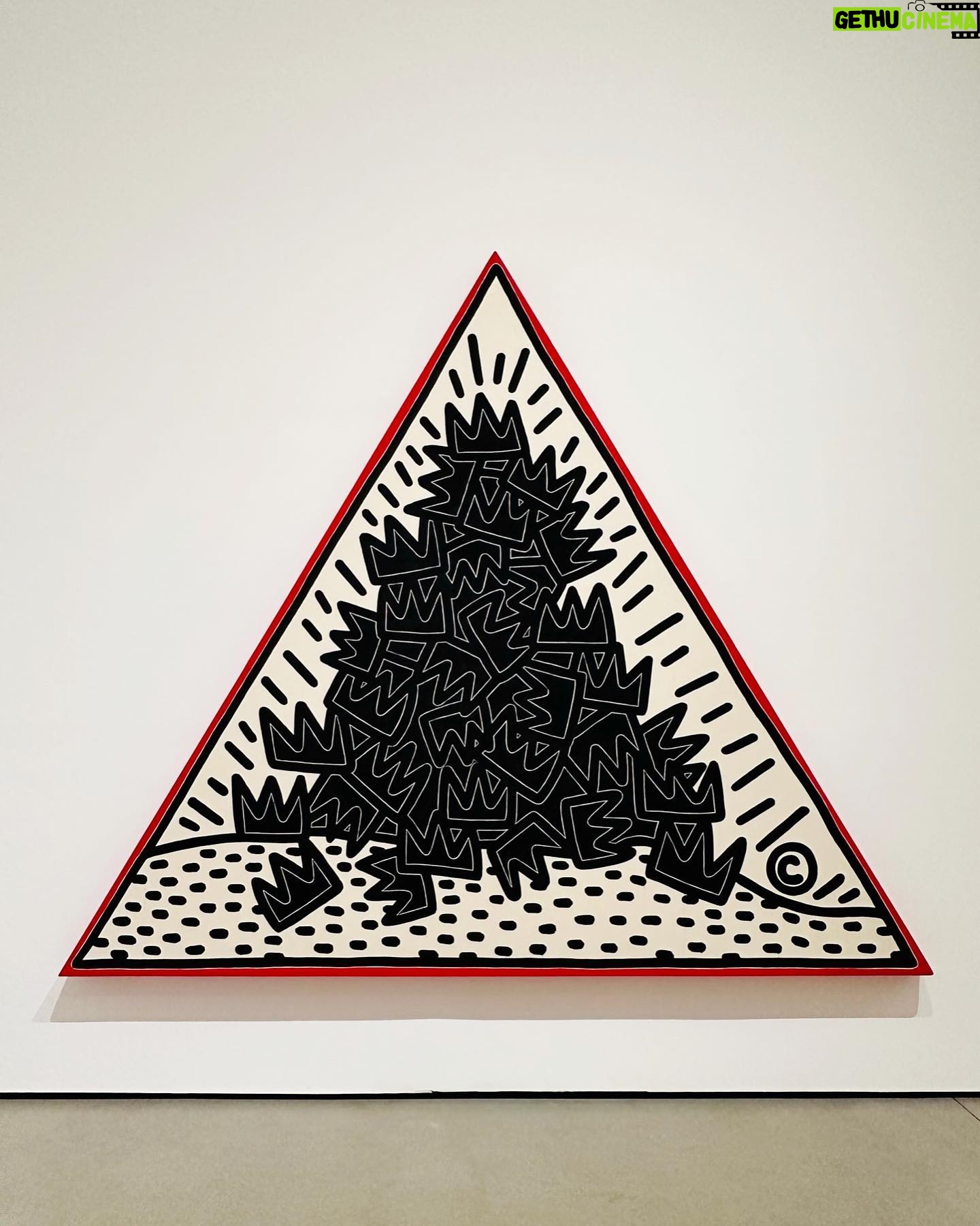 Maggie Lawson Instagram - Art visit to see one of my favs ❤️ #keithharing