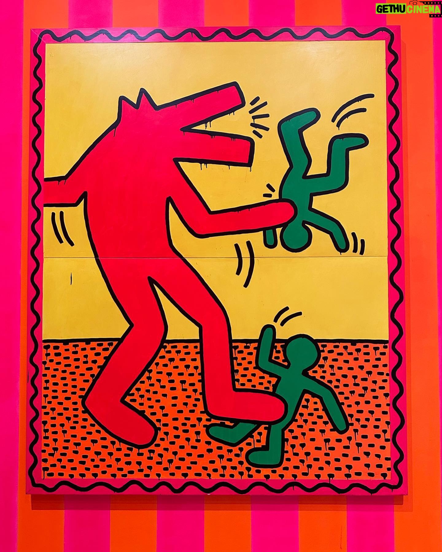 Maggie Lawson Instagram - Art visit to see one of my favs ❤️ #keithharing