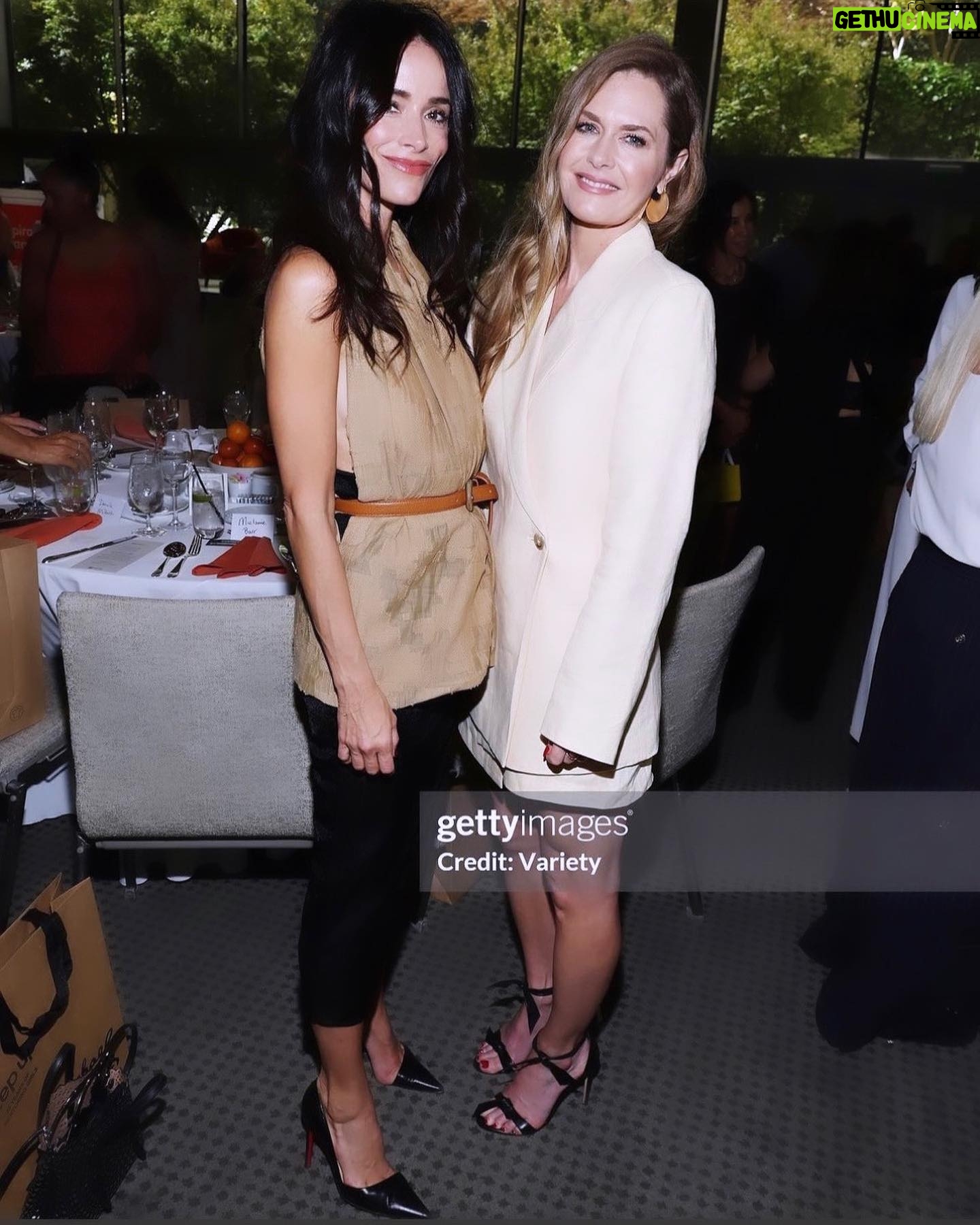 Maggie Lawson Instagram - Stepping out to step up ✨🧡✨Thank you @stepupwomensnetwork for hosting a beautiful event for an amazing cause! #inspirationawards.