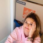 Maggie Lawson Instagram - Sometimes #traveltuesday can be moving to a different apartment… in your same building🤪