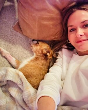 Maggie Lawson Instagram - Adopted this little one on Christmas Eve. His name is Linus and I love him so much. ❤️🐾
.
.
.
Thank you @apurposefulrescue for scooping this little angel from the shelter (and for all you do). And thank you @eaglerockpups for fostering and loving him. ❤️❤️