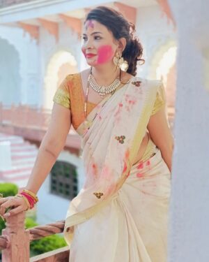 Mahi Kaur Instagram - तू हकीकत से हमेशा महरूम ही रहा
तुझे तेरे जेहन से कभी रिहाई मिली ही नही।
