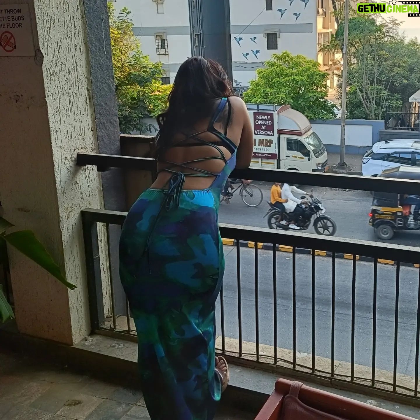 Mahi Kaur - 3 Likes - This post has no purpose other than the fact that I am in love with my outfit...and I think I look gorgeous in the 4th pic....
Outfit:@newme.asia