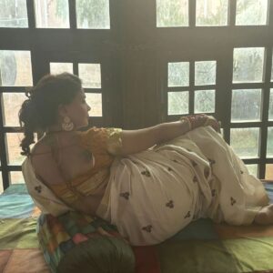 Mahi Kaur Instagram - हसरत ही रहे तो अच्छा है
चांद हासिल हो जाए तो उसमें भी दाग दिखने लगते है।