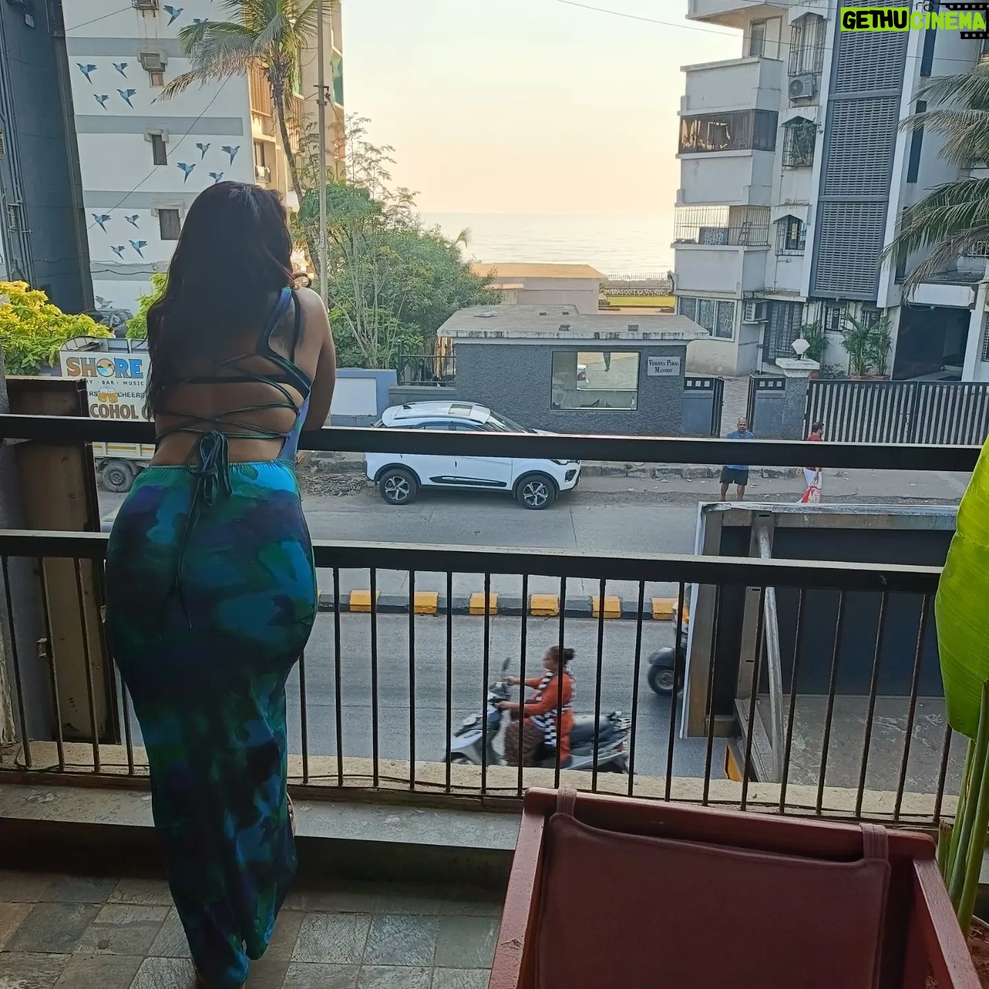 Mahi Kaur - 3 Likes - This post has no purpose other than the fact that I am in love with my outfit...and I think I look gorgeous in the 4th pic....
Outfit:@newme.asia
