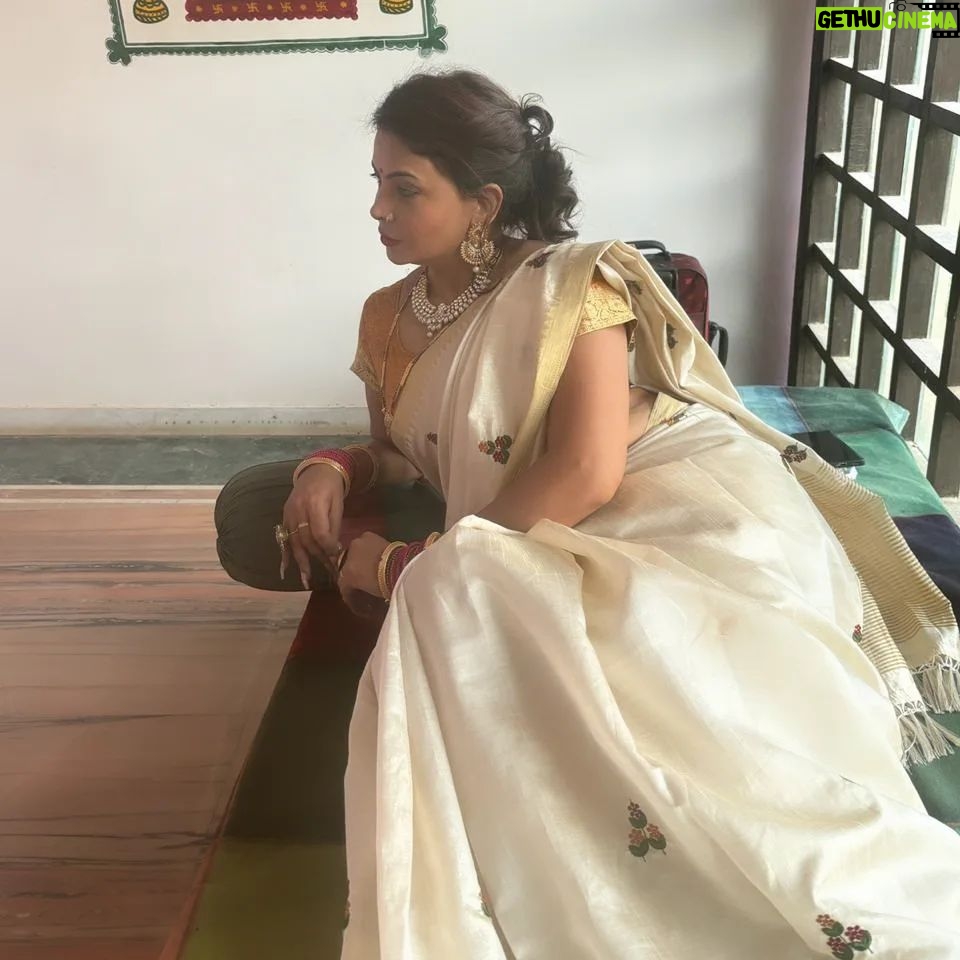Mahi Kaur - 3 Likes - हसरत ही रहे तो अच्छा है
चांद हासिल हो जाए तो उसमें भी दाग दिखने लगते है।