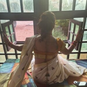 Mahi Kaur Instagram - हसरत ही रहे तो अच्छा है
चांद हासिल हो जाए तो उसमें भी दाग दिखने लगते है।