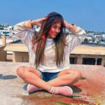 Mahi Maheswari Instagram - Celebrating the colors of our beautiful relationship, I wish you and your family all the bright hues of life. Have a colourful holi ! #holi#color#sisterdaughter#familytime #outdoor #nature #photography #travel #landscape #hiking #adventure #winter #outdoors #mountains #snow #naturephotography #camping #photooftheday #love #mountain #captionplus #sky #naturelovers #trekking #beautiful #wanderlust #ex