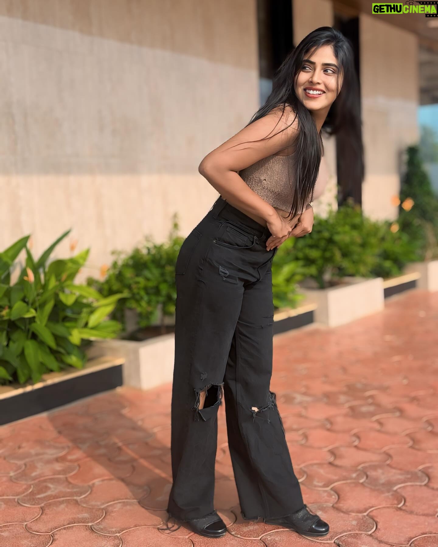 Mahi Maheswari Instagram - Stylist @myroopamsboutique