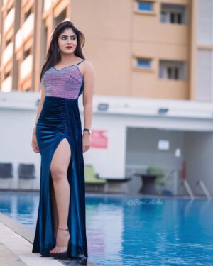 Mahi Maheswari Instagram - 👗:::@myroopamsboutique 
📸:::@ravi_cross_clickx 
Makeup by:::@sreebridalmakeup 
.designed by ::::: @dineshinampudi 
@zeetelugu
@mahi_maheswari_official 
@magnatic_eyes_mahi_m 
.
#makeupartist #photography #style #fashion #model #dress #trendigpost #trendig #viralreels