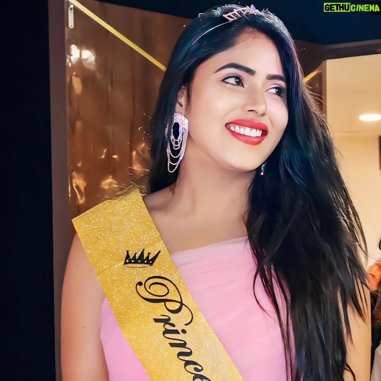 Mahi Maheswari Instagram - Outfit by👗:::@srimedhasbotique Decoration celebration by:::@bingetown_in . After living another year, I’m thankful to God that he has blessed me so much- and that I’m a real blessing to others. Happy birthday to me. . #style #follow #like #fashion #instagood #photooftheday #picoftheday #smile #girl #followme #instalike #cute #instadaily #me #beautiful #food #art #selfie #fun #friends #look #igers #happy #nature #bestoftheday #model #captionplus