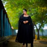 Mahi Maheswari Instagram - Outfit by @uski_designer_studio pic by @7r_photography___ #Sky #Fashion #Tree #PeopleInNature #Grass #Eyewear #Leisure #FormalWear #ElectricBlue #Fun #FlashPhotography