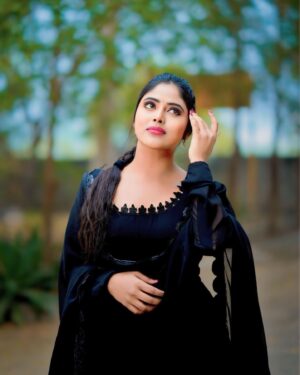 Mahi Maheswari Instagram - Outfit by @uski_designer_studio  pic by @7r_photography___.  #sunset #sunrise #sun #TFLers #pretty #beautiful #red #orange #pink #sky #skyporn #cloudporn #nature #clouds #horizon #photooftheday #instagood #gorgeous #warm #view #night #morning #silhouette #instasky #all_sunsets_