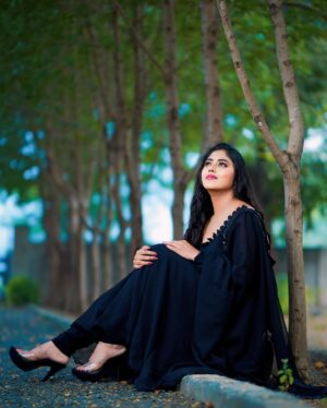 Mahi Maheswari Instagram - Outfit by @uski_designer_studio  pic by @7r_photography___.  #sunset #sunrise #sun #TFLers #pretty #beautiful #red #orange #pink #sky #skyporn #cloudporn #nature #clouds #horizon #photooftheday #instagood #gorgeous #warm #view #night #morning #silhouette #instasky #all_sunsets_