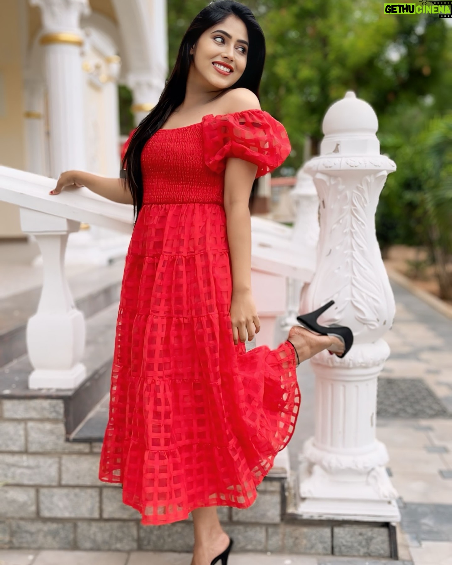 Mahi Maheswari Instagram - 👗 @myroopamsboutique. #Clothing #Hair #Joint #Hand #Hairstyle #Photograph #Shoulder #Leg #One-PieceGarment #Smile #Neck