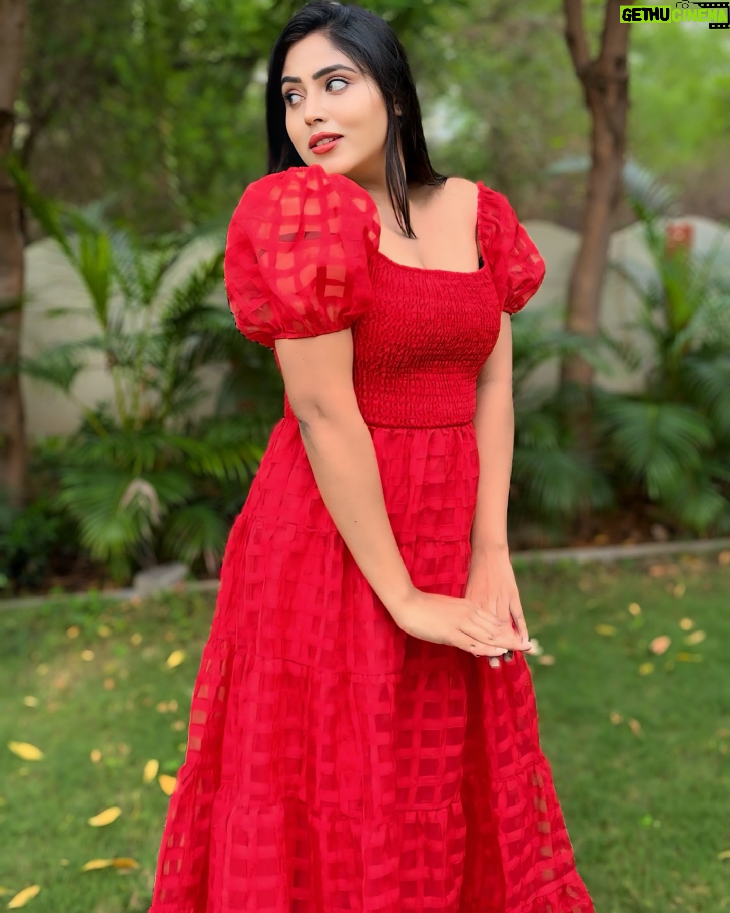 Mahi Maheswari Instagram - 👗 @myroopamsboutique. #Clothing #Hair #Joint #Hand #Hairstyle #Photograph #Shoulder #Leg #One-PieceGarment #Smile #Neck
