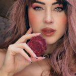 Mahi Masegosa Instagram - Creo que no voy a usar otro maquillaje en los próximos meses 😂 La Ember Rose Collection de @sheglam_official me ha puñetero encantadisisisisimooo💖💖💖💖 Y esta caja con luz?! En serio, que estos de sheglam no paran de superarse 🥰 #sheglamemberrose #sheglam #sheglambalentine #sheglamjapan @sheglam_japan