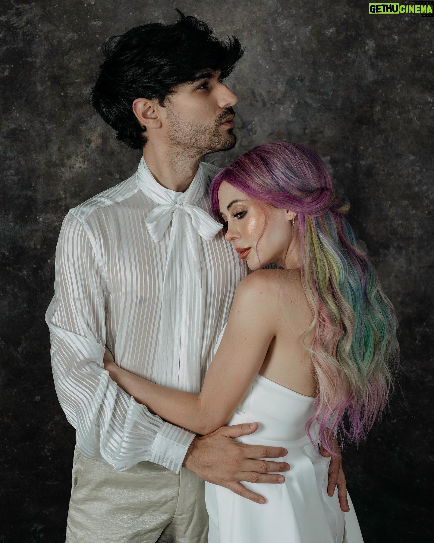Mahi Masegosa - 15.2K Likes - Si algún día nos casamos, @numenstudiogrx @numenweddings está clarísimo que serán los encargados del reportaje de boda 😂 la pregunta es, nos casamos ?! Con 33 años se me ha pasado ya el arroz?! 😂