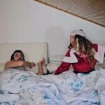 Mahi Masegosa Instagram – Montarías el árbol de navidad con la segunda persona que te sale en compartir ? 😂🎄
Este vídeo se lo vi a @patriciamarem y lo tuvimos que hacer también 😂