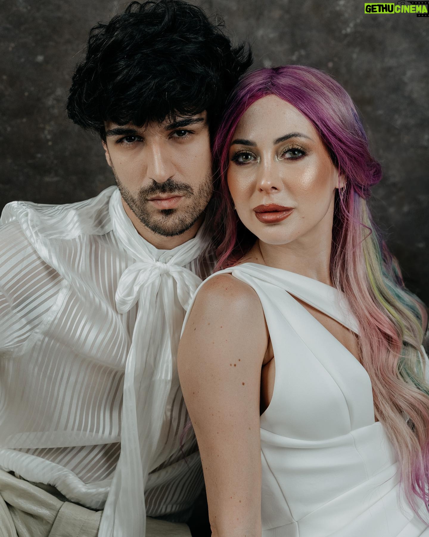 Mahi Masegosa - 15.2K Likes - Si algún día nos casamos, @numenstudiogrx @numenweddings está clarísimo que serán los encargados del reportaje de boda 😂 la pregunta es, nos casamos ?! Con 33 años se me ha pasado ya el arroz?! 😂